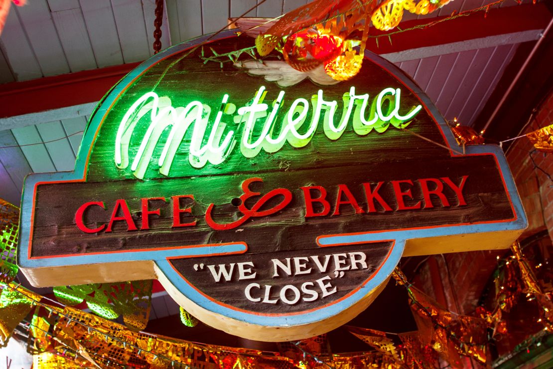 Despite the signage, Mi Tierra is no longer open 24 hours in San Antonio, Texas.