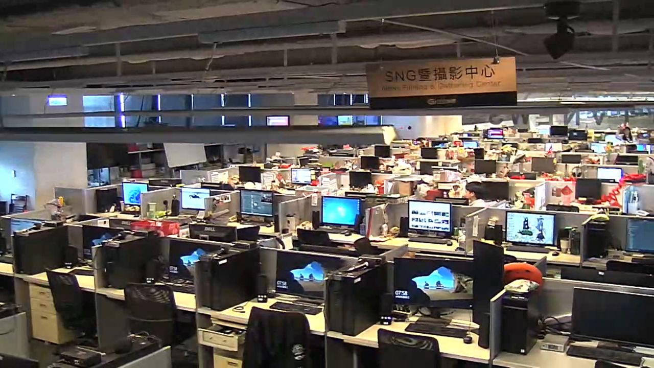 CCTV footage from SET TV's newsroom showing ceiling lights shaking during the quake.