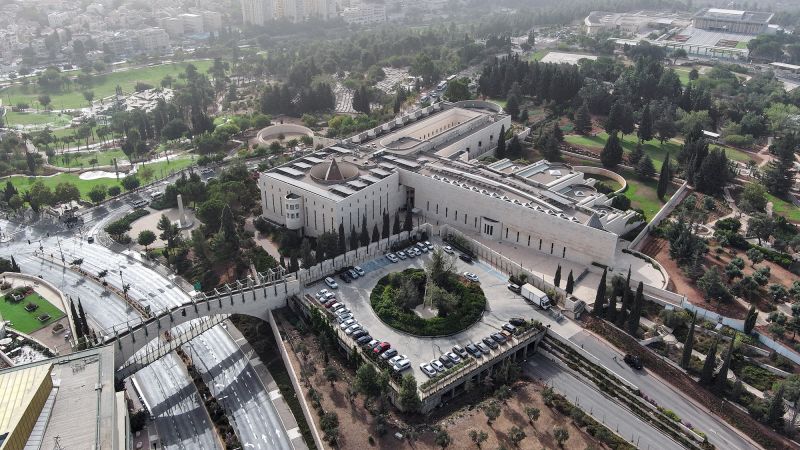 A Suprema Corte de Israel ordena que o governo pare de financiar escolas religiosas que desafiam o recrutamento