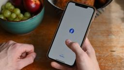 Meta está realizando grandes cambios en su política de conducta de odio, horas después de anunciar que eliminaría a los verificadores de hechos.