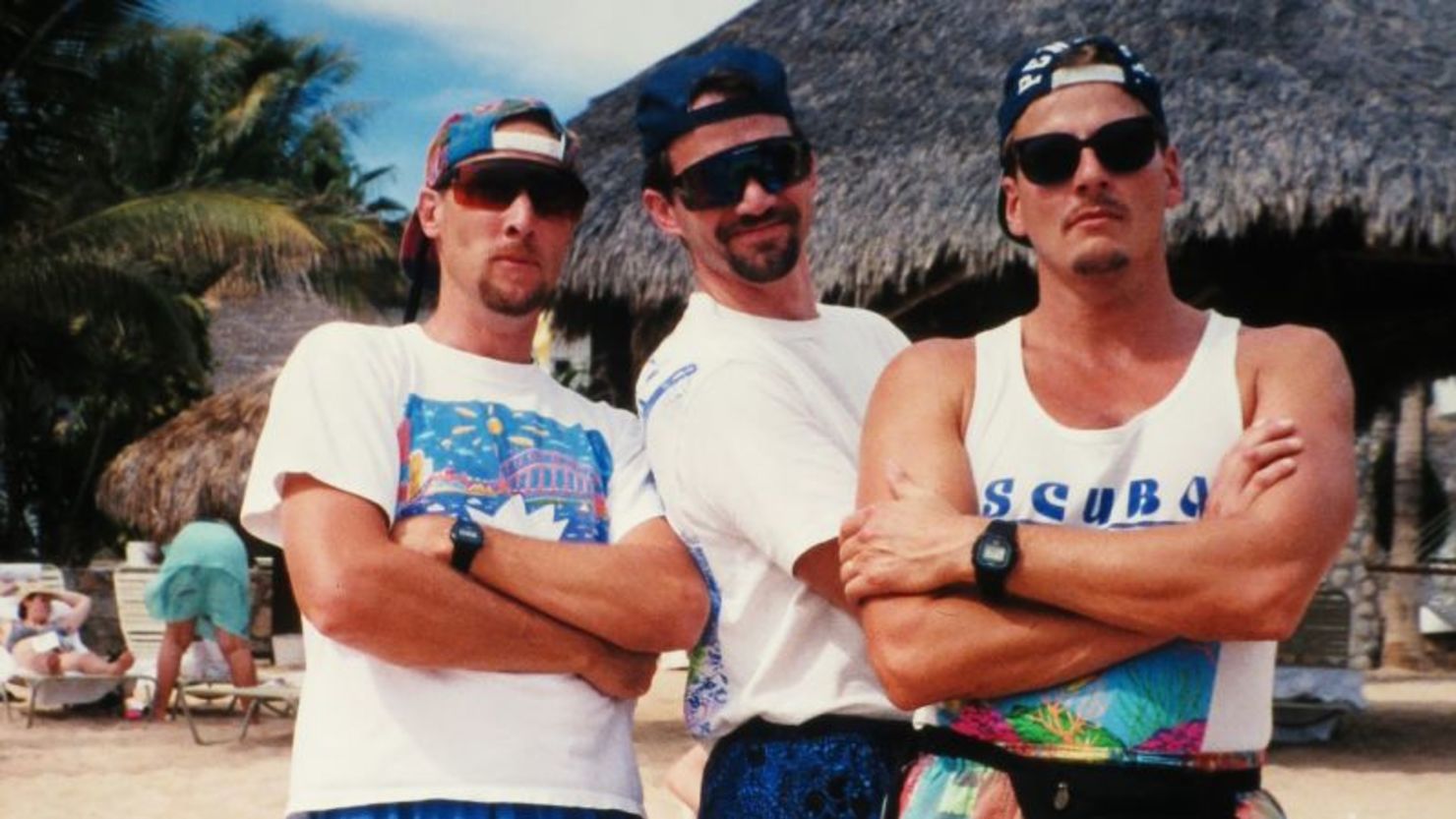 Scott Behringer, George Gilbert y Tim Korber consideran esta fotografía de playa, de 1994, de los tres en Cabo San Lucas, México, como su “foto icónica”.