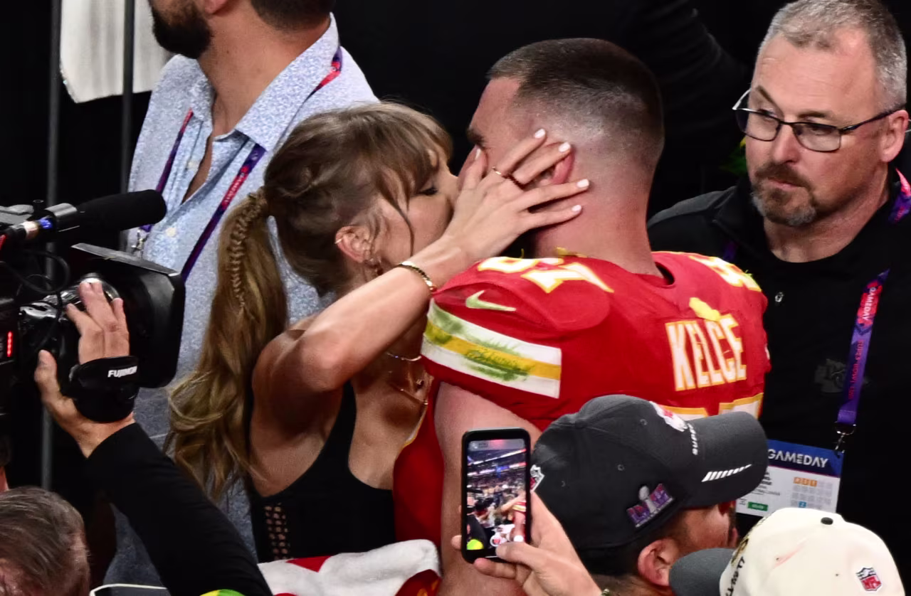 Taylor Swift kisses Travis Kelce after the Chiefs won the Super Bowl.