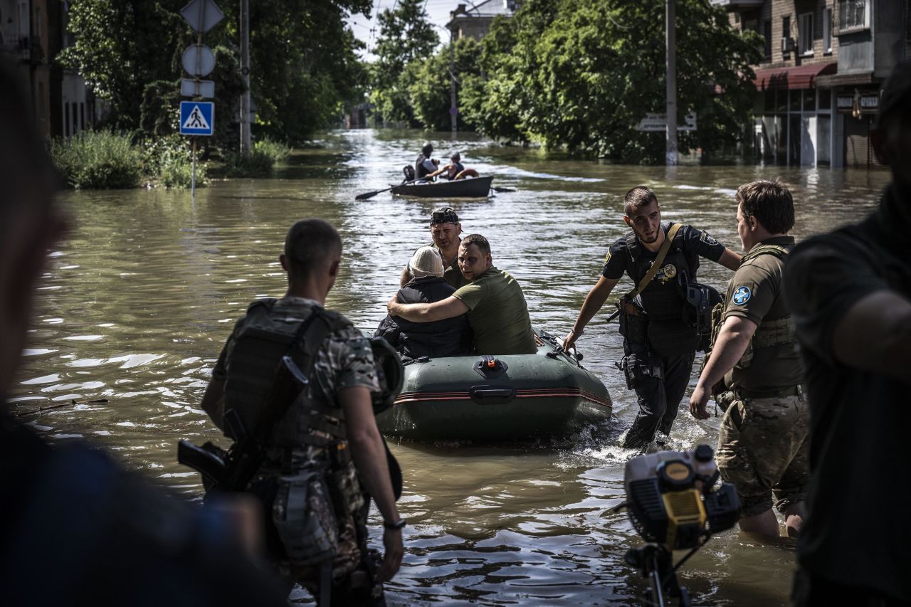 People are evacuated from flooded areas in Kherson, Ukraine on June 7. 