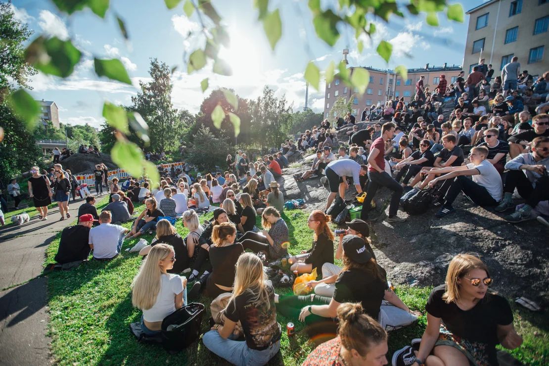 Finlandia, con su gente reunida aquí en Helsinki, ha sido clasificada como el país más feliz del mundo por octavo año consecutivo.