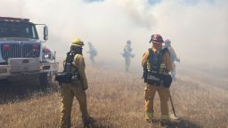 Los bomberos forestales están regularmente expuestos a carcinógenos. Dos tercios de los bomberos mueren de cáncer relacionado con el trabajo, según la Asociación Internacional de Bomberos.
