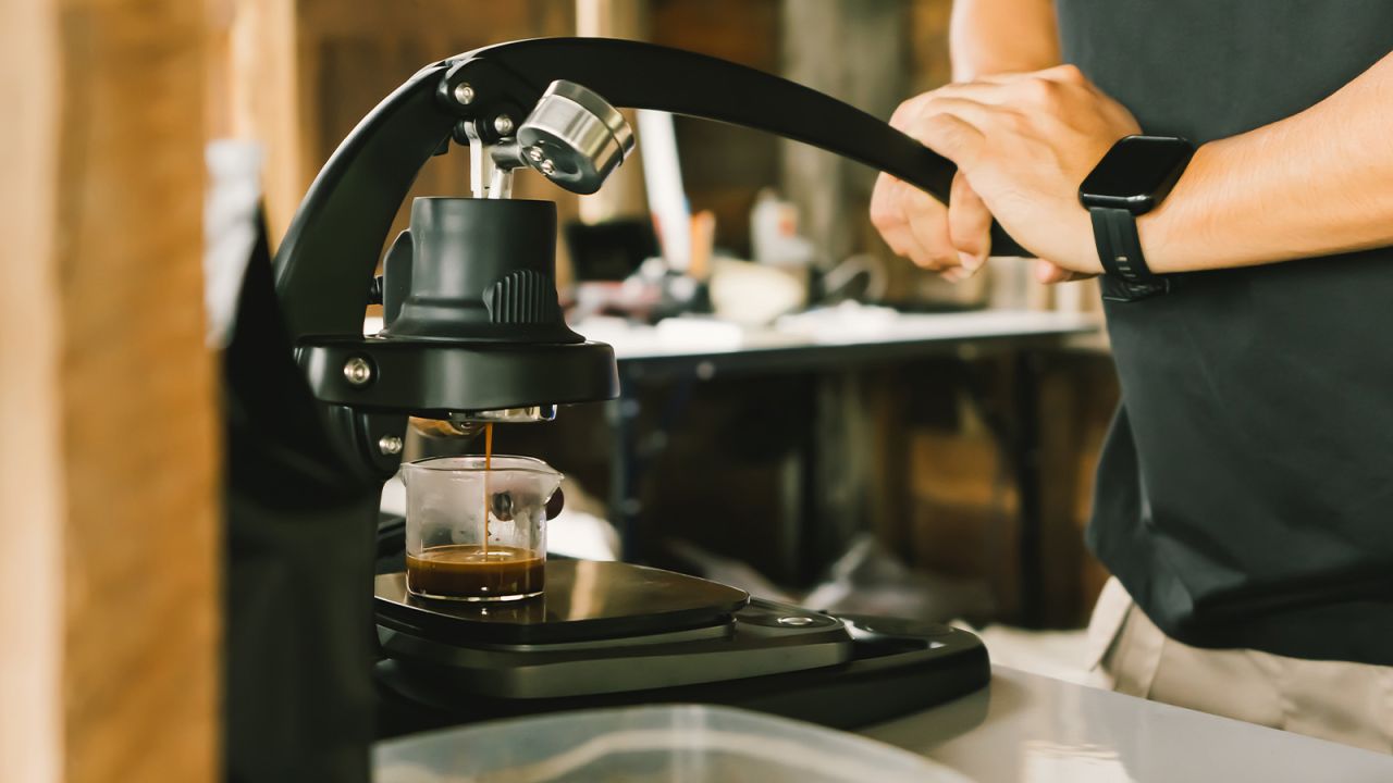 Kiwi Veilig Een deel The best manual espresso makers in 2023, tried and tested | CNN Underscored