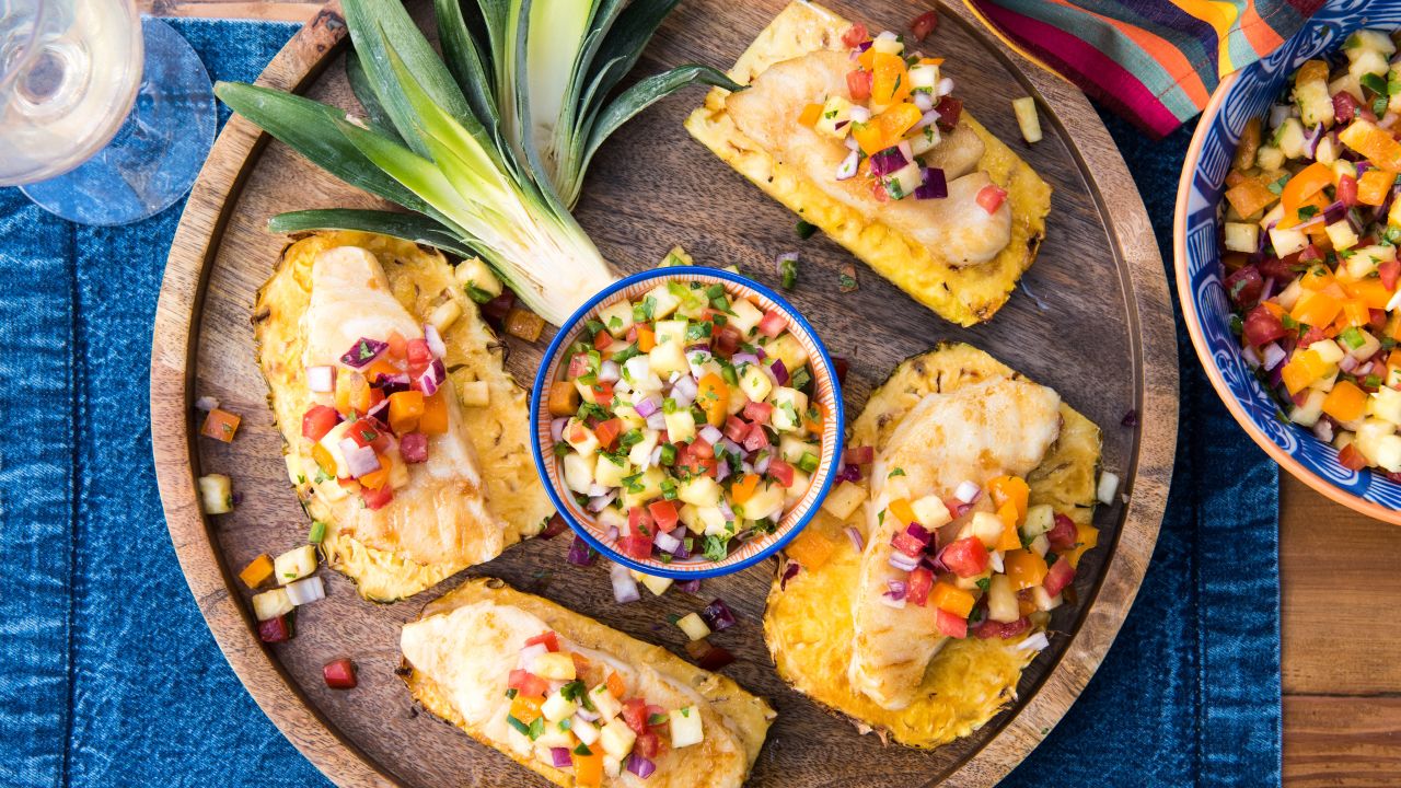 FN_How-To-Win-Summer-Grilled-Fish-on-Pineapple-Planks-with-Spicy-Pineapple-Salsa-2_s4x3.jpeg