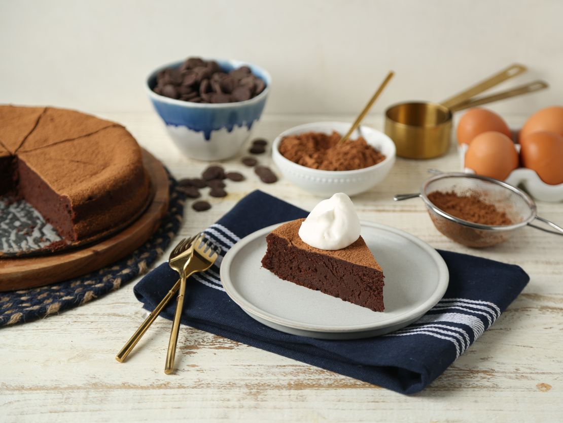 fn_ultimate_flourless_chocolate_cake_s4x3.jpg