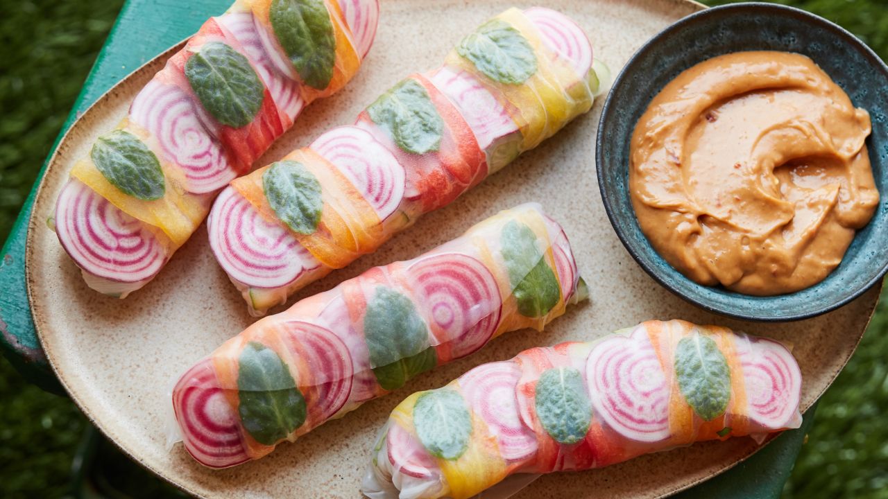 FNK_Colorful-Summer-Rolls-with-Peanut-Dipping-Sauce-2_s4x3.jpeg
