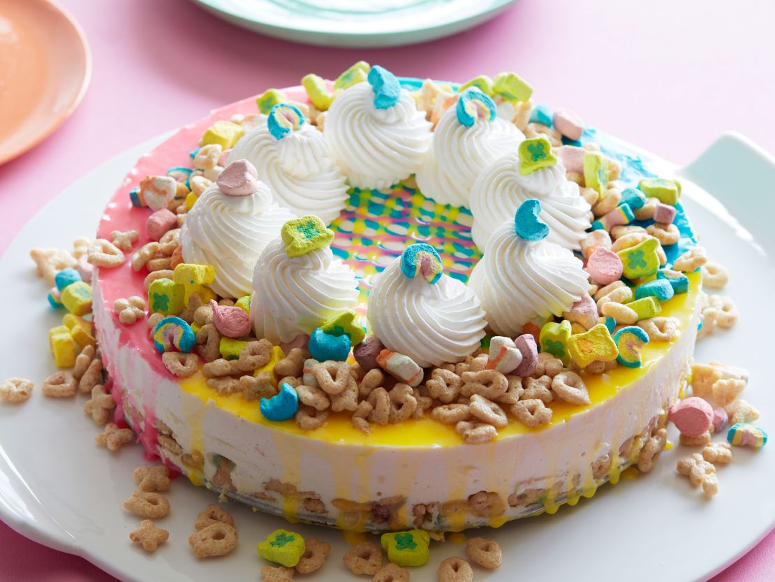FNK_LUCKY-CHARMS-CHEESECAKE-H_s4x3.jpg