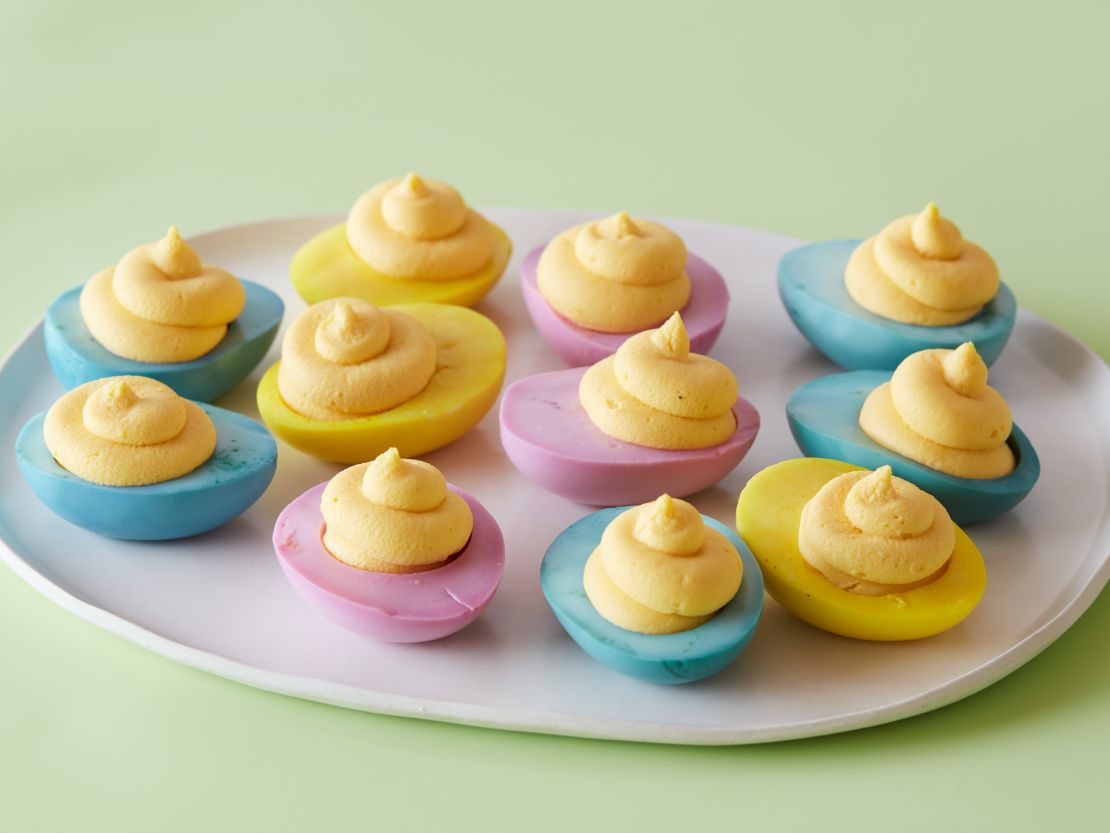FNK_NATURALLY-DYED-DEVILED-EGGS-H_s4x3.jpg