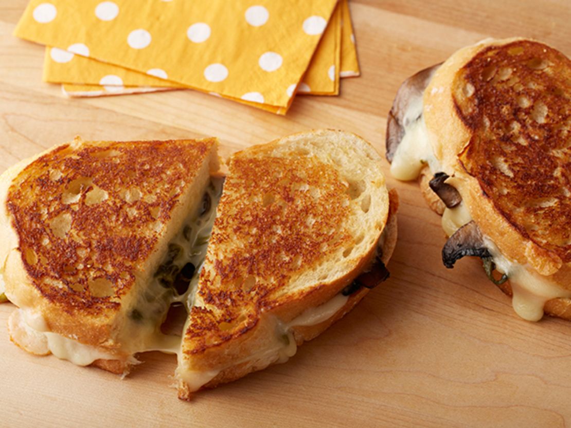 FNK_Roasted-Poblano-and-Mushroom-Grilled-Cheese_s4x3.jpg