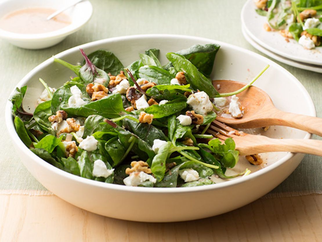 FNK_Spinach-Salad-with-Goat-Cheese-and-Walnuts_s4x3.jpg