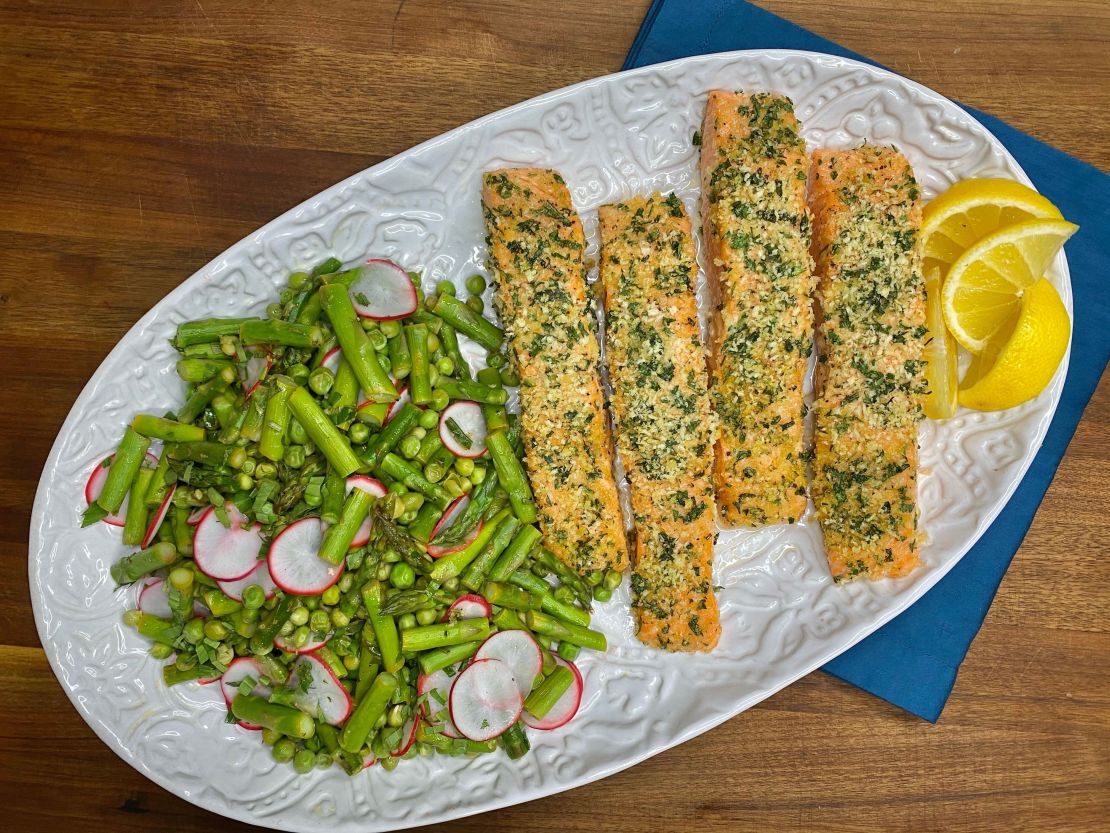 FNKLive_Alex-Utter-Mustard-Herb-Crusted-Salmon-Asparagus-Salad_s4x3.jpg