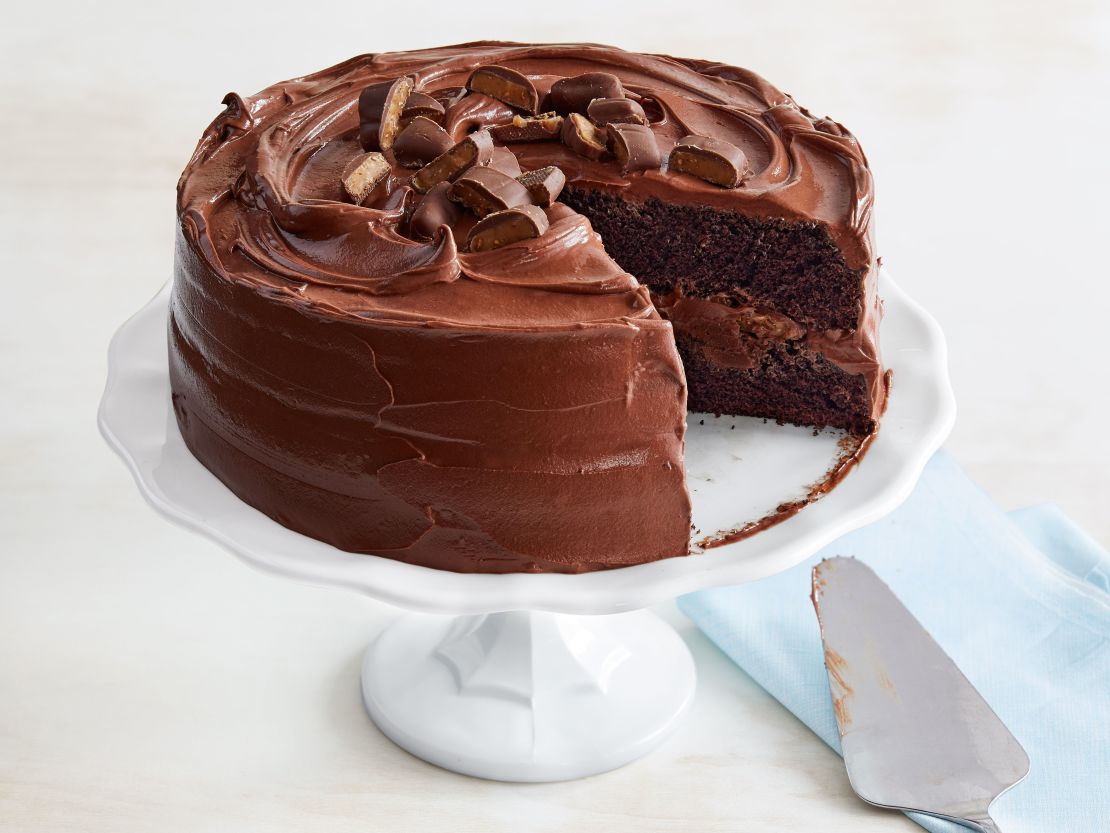 FNM_050118-Chocolate-Candy-Bar-Layer-Cake_s4x3.jpg