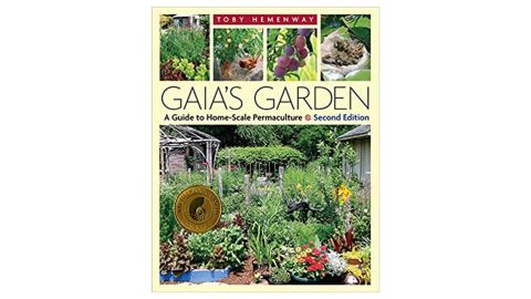principiantes en jardinería de alimentos “Gaia's Garden: A Guide to Home-Scale Permaculture” de Toby Hemenway