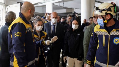 El ministro de Asuntos Exteriores de Francia, Jean-Noël Barrot, y la ministra de Asuntos Exteriores de Alemania, Annalena Baerbock, visitaron la prisión de Sednaya, conocida por sus casos de tortura y asesinatos durante el régimen de Assad.
