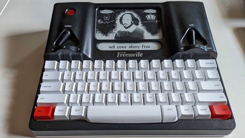 The Freewrite smart typewriter lets you write distraction-free, but at a cost | CNN Underscored