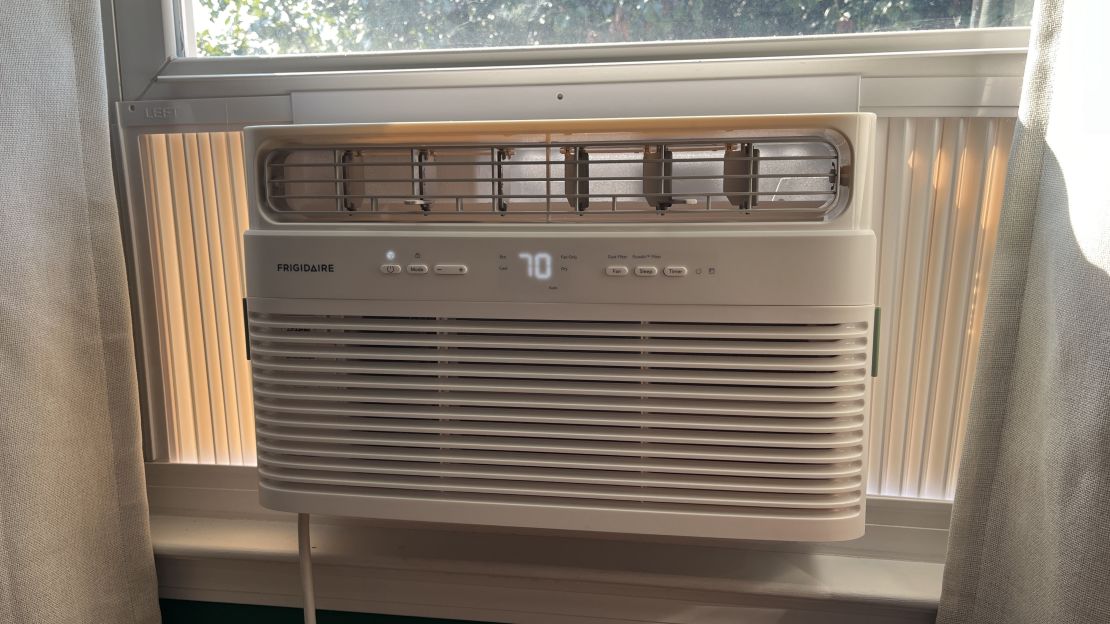 frigidaire window ac in window cnnu.jpg