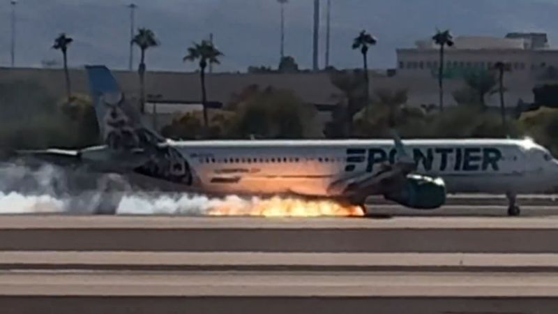 Er werden vlammen gezien onder een vlucht van Frontier Airlines tijdens de harde landing in Las Vegas