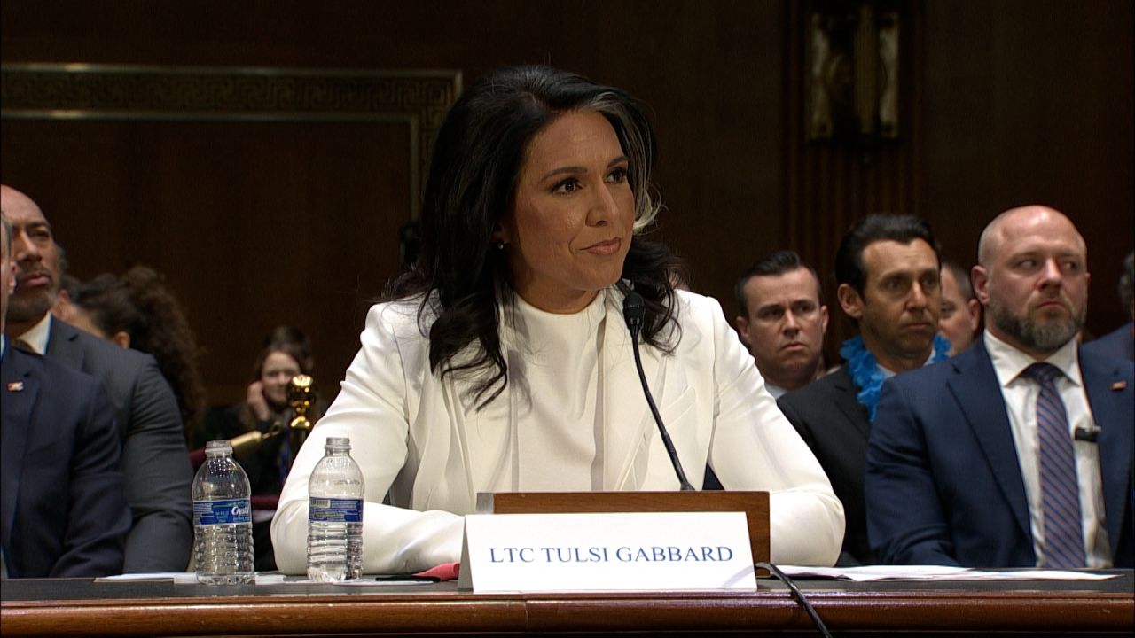 Gabbard Snowden Thumb 1.jpg