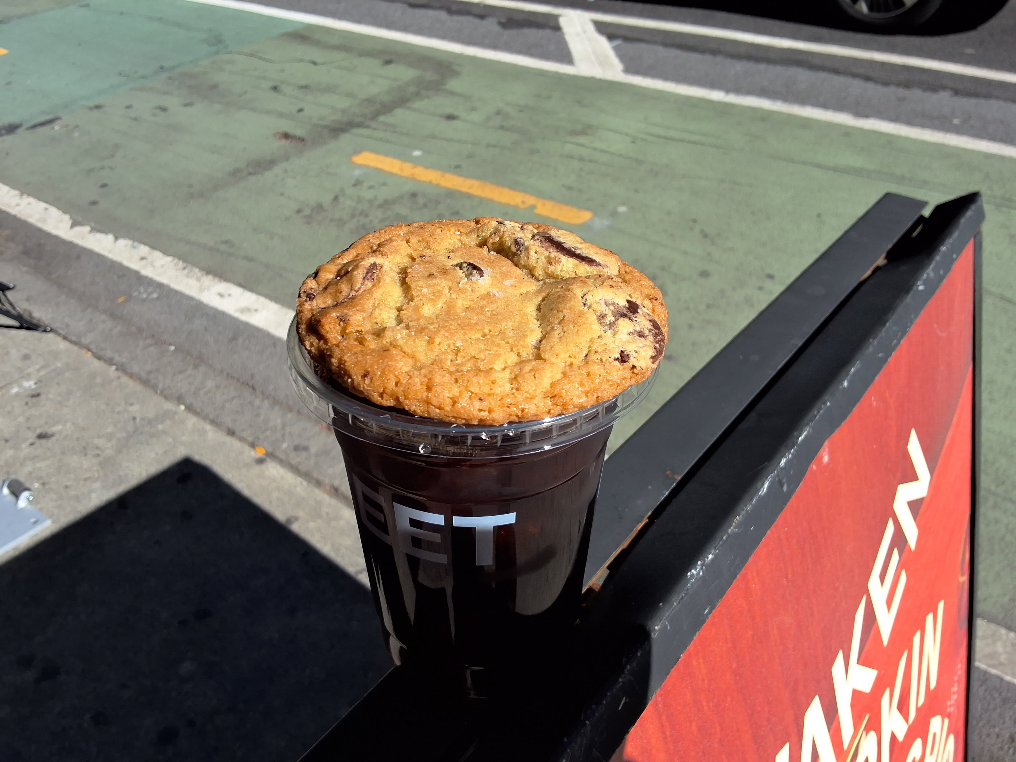 Galaxy Tab S9 FE Plus review camera photo— Coffee and cookie cnnu.jpg