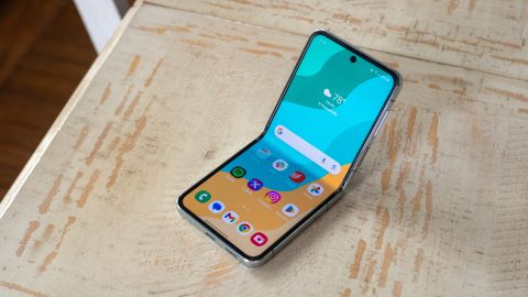 Galaxy Z Flip 5 cnnu 6