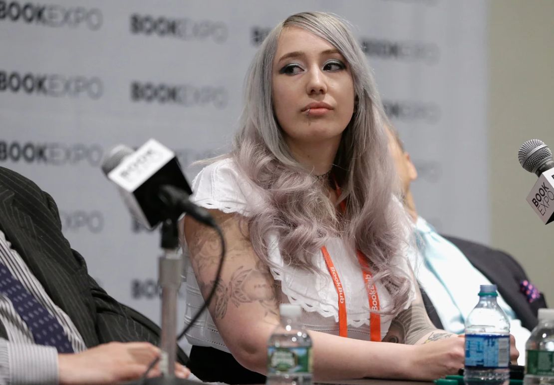La desarrolladora de videojuegos Zoë Quinn fue uno de los principales objetivos del "Gamergate". Sufrió un acoso que incluyó doxing, amenazas de violación y amenazas de muerte.