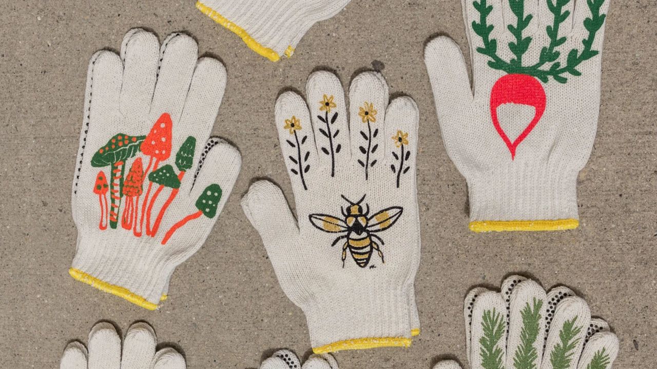 gardening gloves.jpg