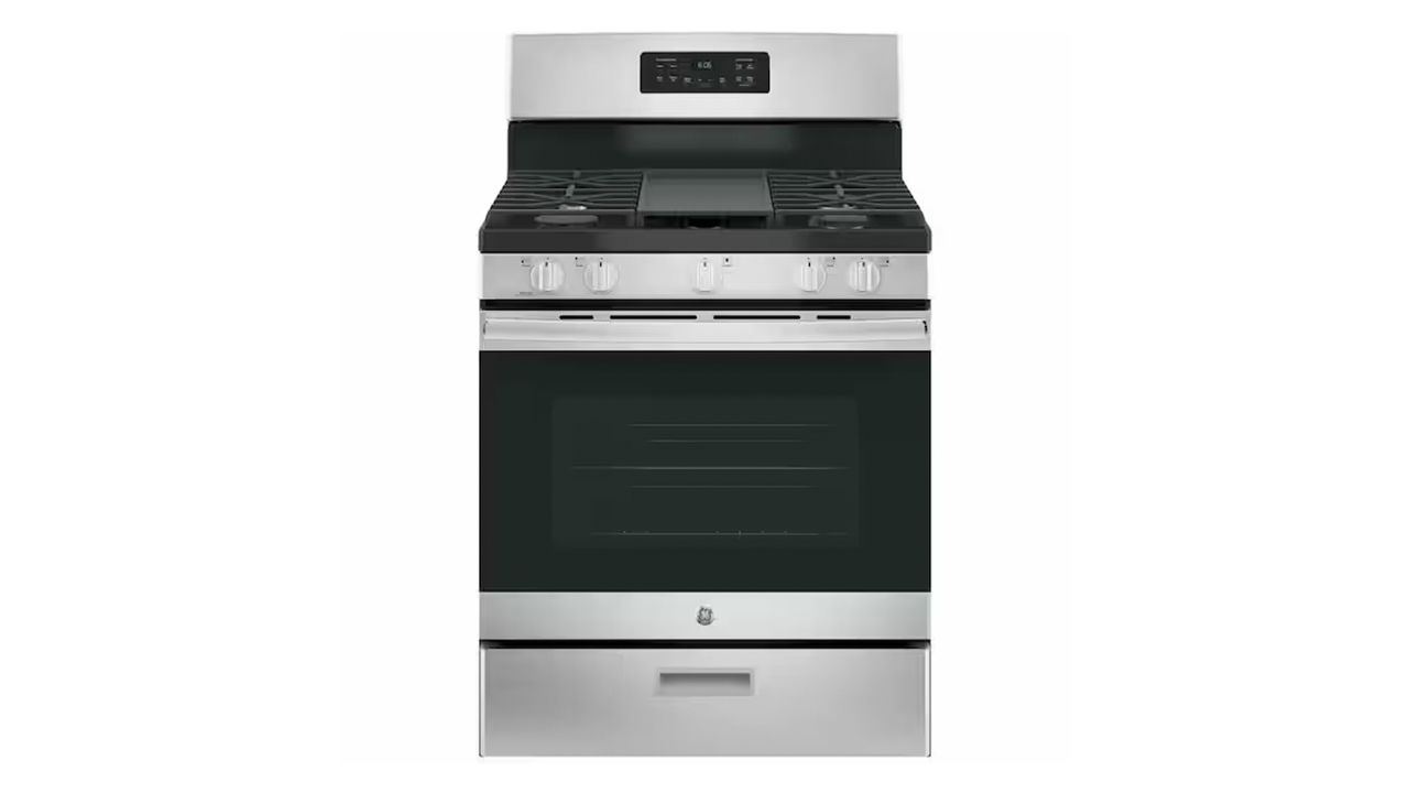 A photo of the GE Freestanding Gas Range in Stainless Steel with Griddle