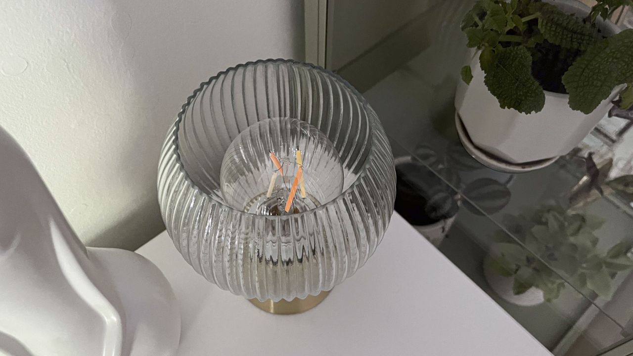 geeni-smart-bulb-brittney-2-cnnu.jpg