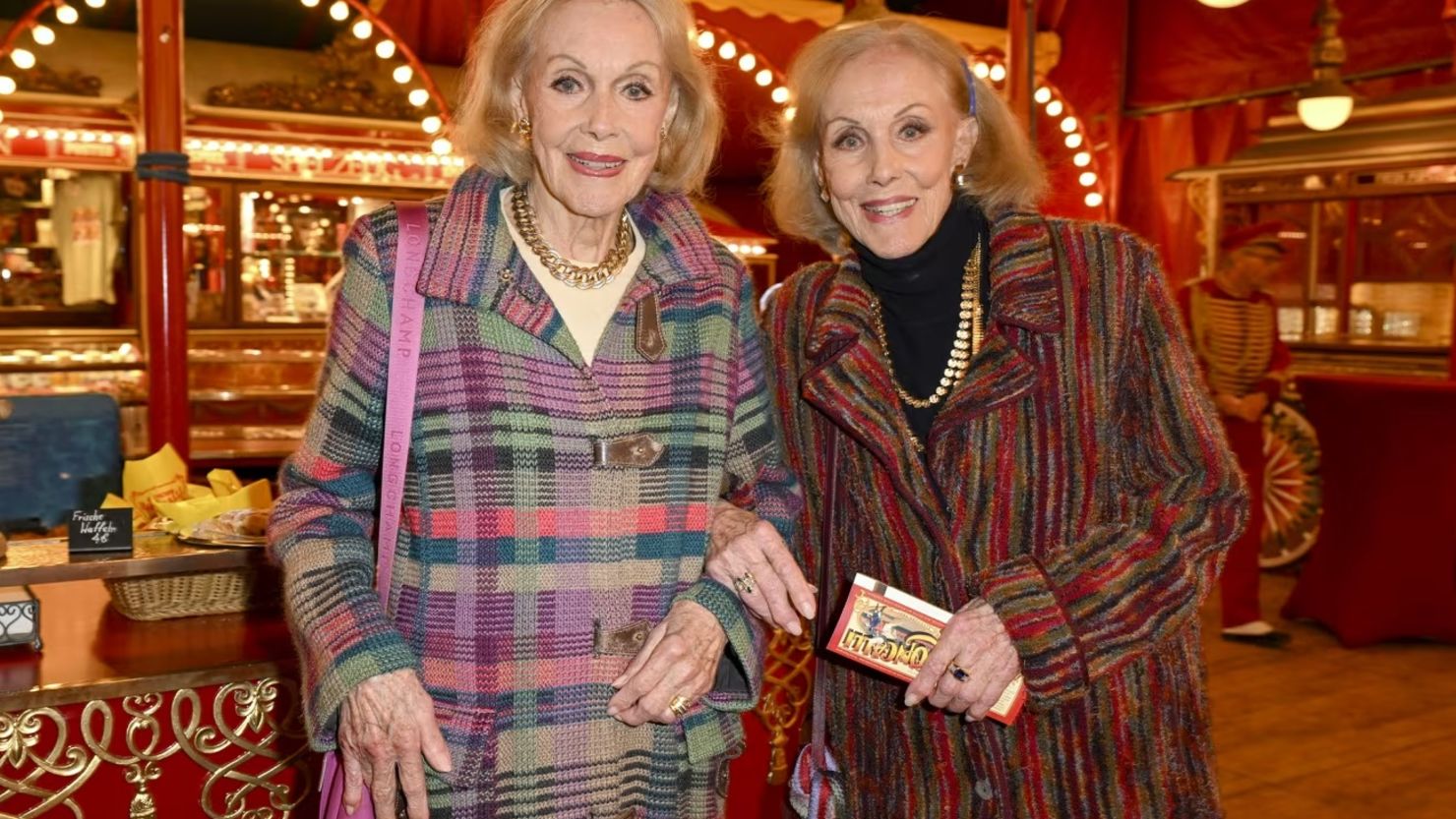 Alice Kessler y Ellen Kessler fotografiadas en octubre en el estreno de "ARTistART" del Circus Roncalli.