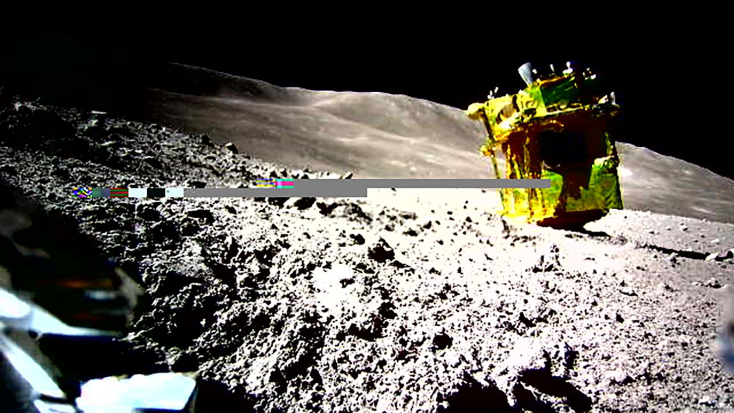 The Lunar Excursion Vehicle 2 (LEV-2 / SORA-Q) has successfully taken an image of the #SLIM spacecraft on the Moon. LEV-2 is the world's first robot to conduct fully autonomous exploration on the lunar surface.