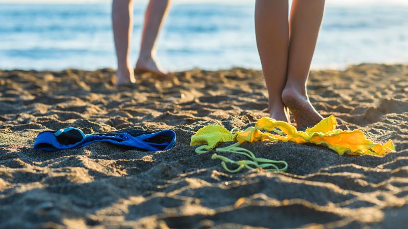 Етикет на голи плаж: Загубете дрехите си, не обноските си