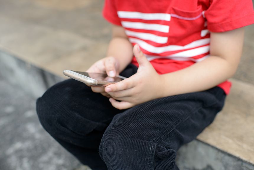 Child using smartphone