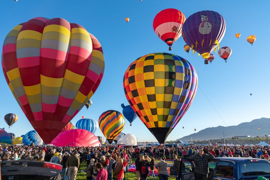 <strong>Albuquerque, New Mexico:</strong> Some lucky folks will be able to see the eclipse in the Southwestern sky during a hot air balloon festival.