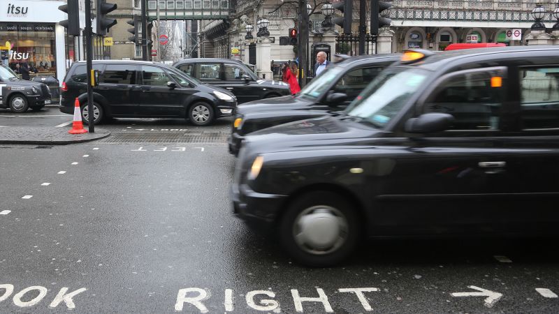 Защо САЩ шофират отдясно, а Обединеното кралство отляво? Отговор на вашите въпроси за пътуване