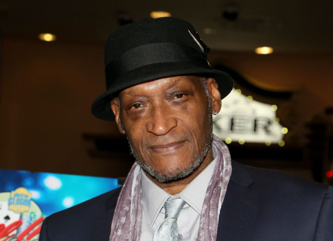 <a href="/2024/11/09/tony-todd-veterano-actor-candyman-peliculas-terror-muere-trax">Tony Todd</a>, el veterano actor que interpretó al asesino fantasma homónimo en la franquicia de terror original "Candyman", falleció a los 69 años, según confirmó su agente de talentos el 9 de noviembre de 2024.