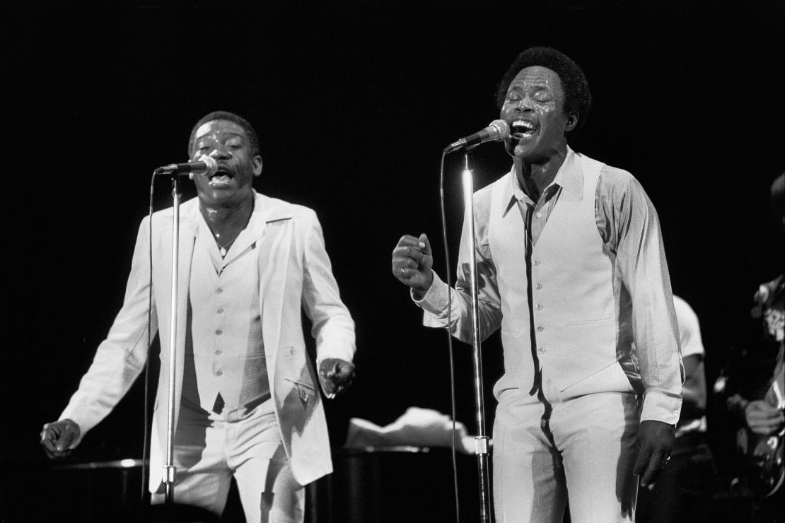 Dave Prater, left, and Sam Moore of the band Sam & Dave performs on stage at the Park West in Chicago, on August 28, 1980. Paul Natkin/Getty Images