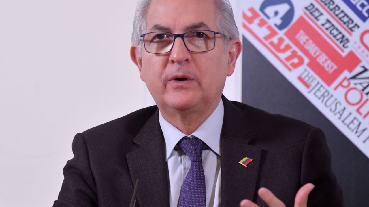 Member of an opposition delegation sent by Venezuela's self-proclaimed interim President, former mayor of Caracas and founder of the Fearless People's Alliance party, Antonio Ledezma speaks during a press conference on February 12, 2019 in Rome. - The delegation, who met with Italys Interior Minister and deputy PM Matteo Salvini on February 11, also met at the Vatican with a top official who is Venezuelan, Monsignor Edgard Pena. Juan Guaido, who heads Venezuela's opposition-controlled National Assembly, last month declared himself interim president, sparking a standoff with President Nicolas Maduro. (Photo by Tiziana FABI / AFP)        (Photo credit should read TIZIANA FABI/AFP via Getty Images)