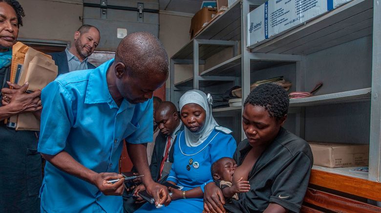 A Health Surveillance Assistant prepares to give a dose of the Malaria Vaccine to a recipient child at Mitundu Community hospital in Malawi's capital district of Lilongwe on the first day of the Malaria vaccine implementation pilot program in Malawi aiming to immunize 120,000 children, on April 23, 2019.
