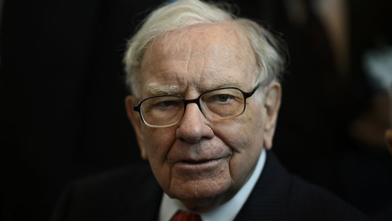 Warren Buffett’s Berkshire Hathaway cuts stake in Apple by nearly 50% | CNN Business