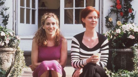 1998 Sarah Jessica Parker and Cynthia Nixon star in Sex in the City.