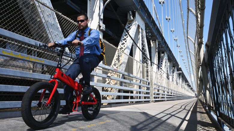 Commuters bike over the Manhattan Bridge on August 20, 2019 in New York City. (Photo by Angela Weiss / AFP)        (Photo credit should read ANGELA WEISS/AFP via Getty Images)