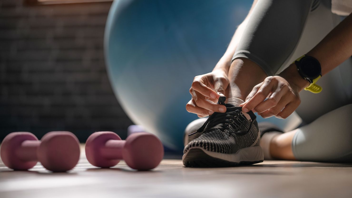 Ready to head back to the gym after being felled by Covid, RSV or influenza? You’ll want to wait at least five to seven days after recovering before packing your gym bag. You shouldn't rush your return from a viral infection.