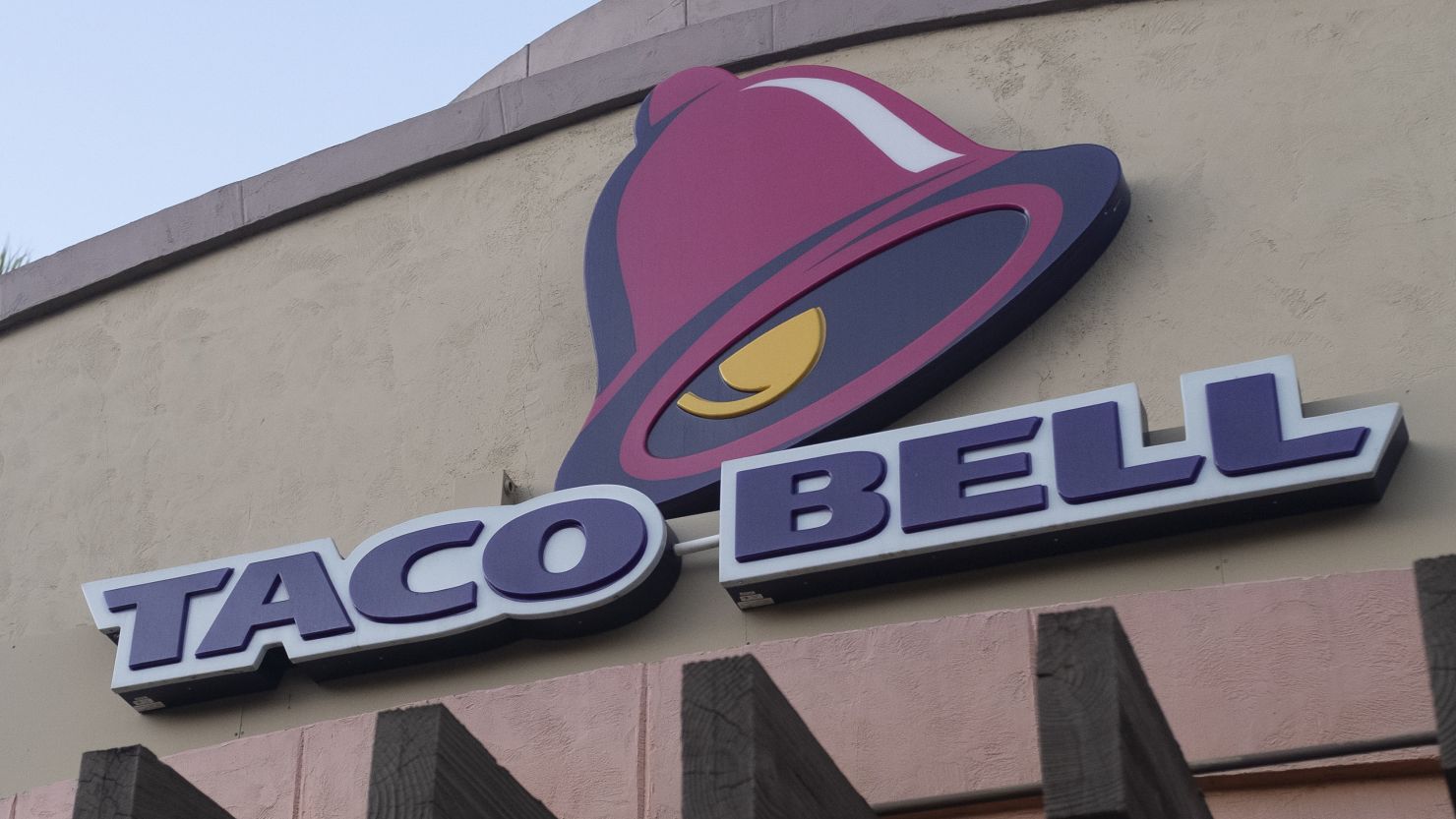 Some Taco Bell locations in Oakland have closed their dining rooms.