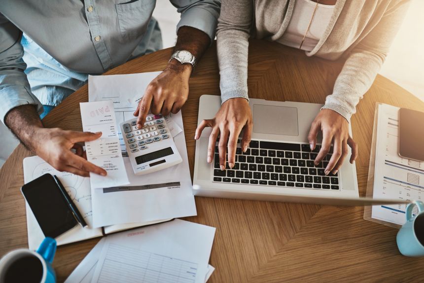 Consumers still have a lot of good options if they're interested in getting -- and even locking in -- an inflation-beating interest rate for the rest of this year and beyond.