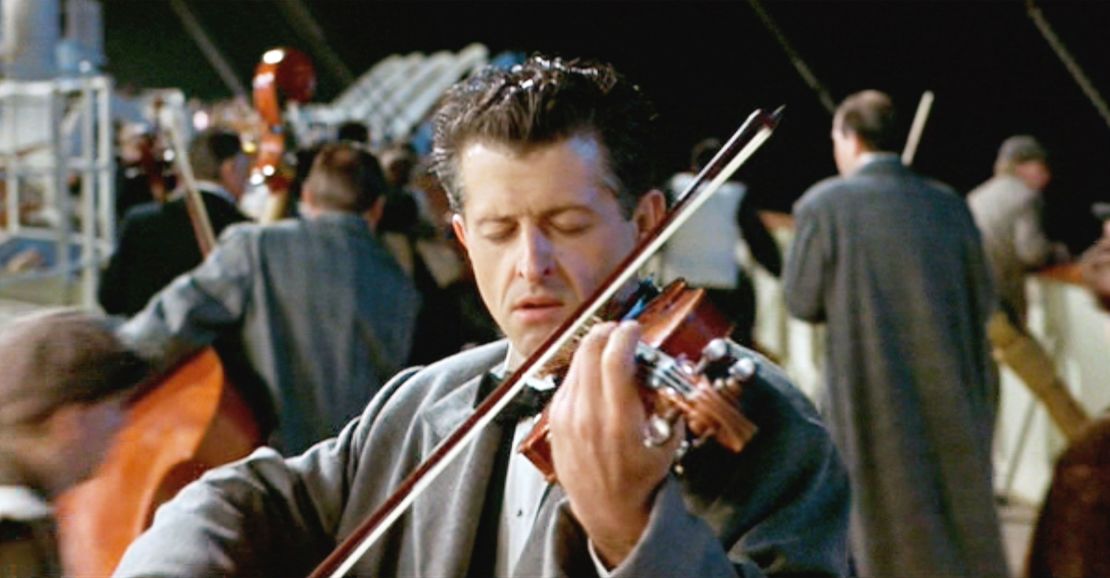 Jonathan Evans-Jones dans le rôle de Wallace Hartley en 1997