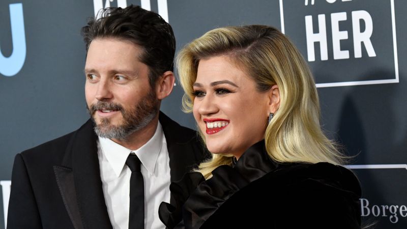 Kelly Clarkson postpones Las Vegas residency dates because of ex-husband Brandon Blackstock’s illness | CNN