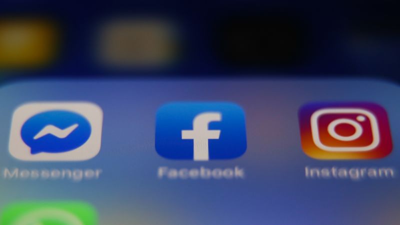 Платформите на Meta включително Facebook и Instagram паднаха за хиляди